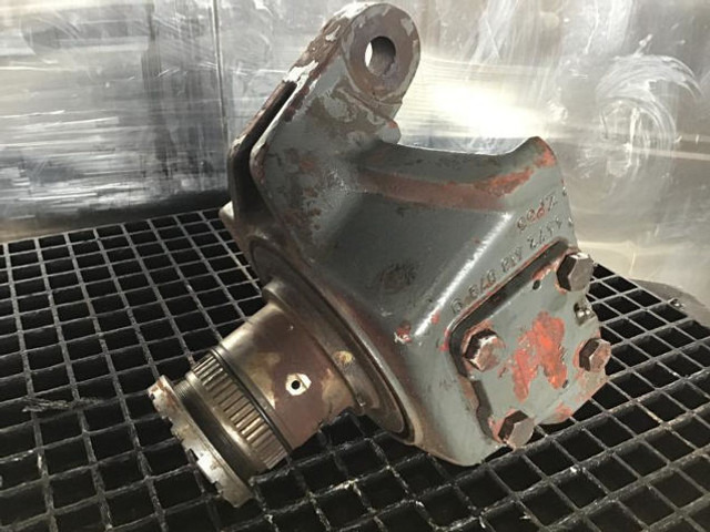 Liebherr Steering House Left - Поворотный кулак: фото 1 Liebherr Steering House Left - Поворотный кулак: фото 1