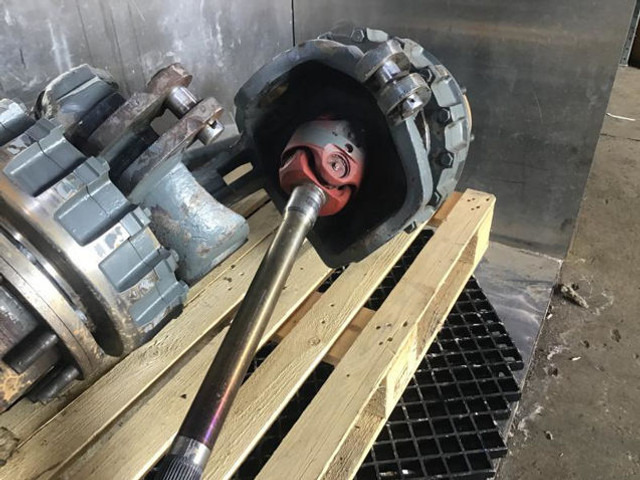 Liebherr Steering House Left - Поворотный кулак: фото 2 Liebherr Steering House Left - Поворотный кулак: фото 2