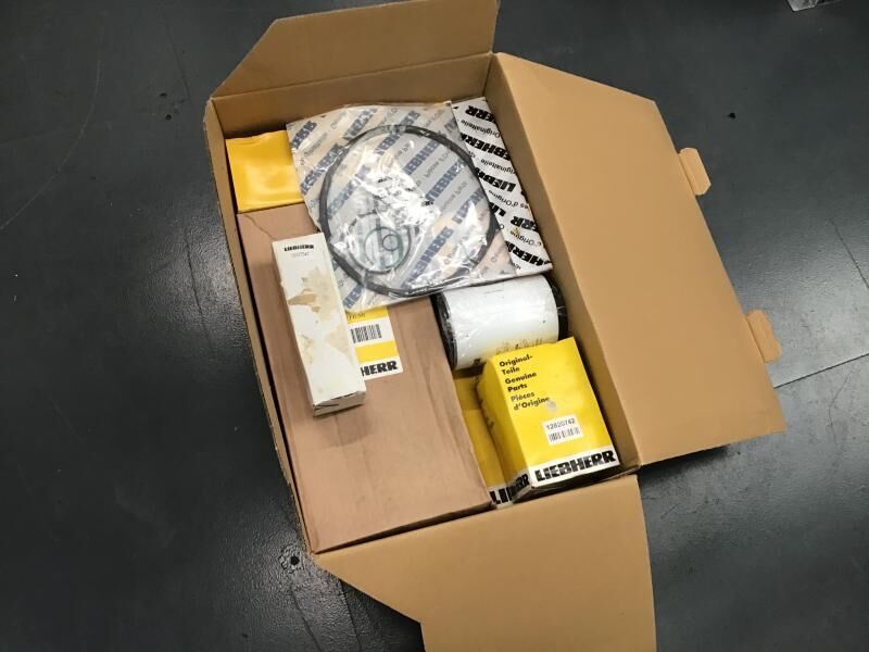 Liebherr Service Kit 500 hours R906/R916/R926 - Запчасти: фото 2 Liebherr Service Kit 500 hours R906/R916/R926 - Запчасти: фото 2