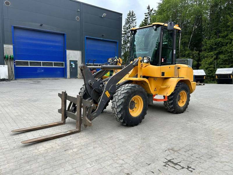 Volvo L 30 G - Колёсный погрузчик: фото 1 Volvo L 30 G - Колёсный погрузчик: фото 1