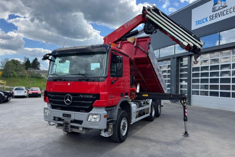 Mercedes-Benz Actros 2646 6x4/4 Fassi 275-8 Kipper - Автоманипулятор: фото 1 Mercedes-Benz Actros 2646 6x4/4 Fassi 275-8 Kipper - Автоманипулятор: фото 1