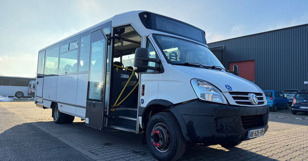 Iveco Aptineo / mała klima / 28 miejsc / winda / CENA: 67500 zł netto - Микроавтобус, Пассажирский фургон: фото 1 Iveco Aptineo / mała klima / 28 miejsc / winda / CENA: 67500 zł netto - Микроавтобус, Пассажирский фургон: фото 1