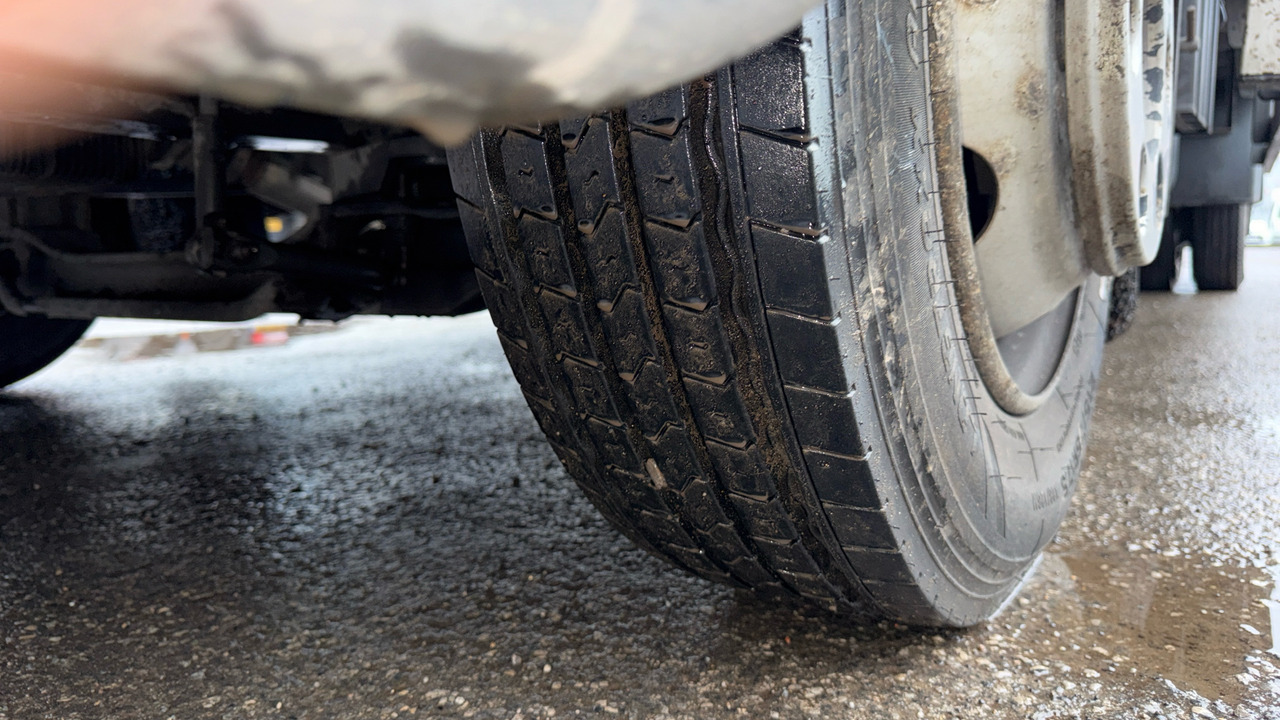 Тентованный грузовик DAF LF 180: фото 16