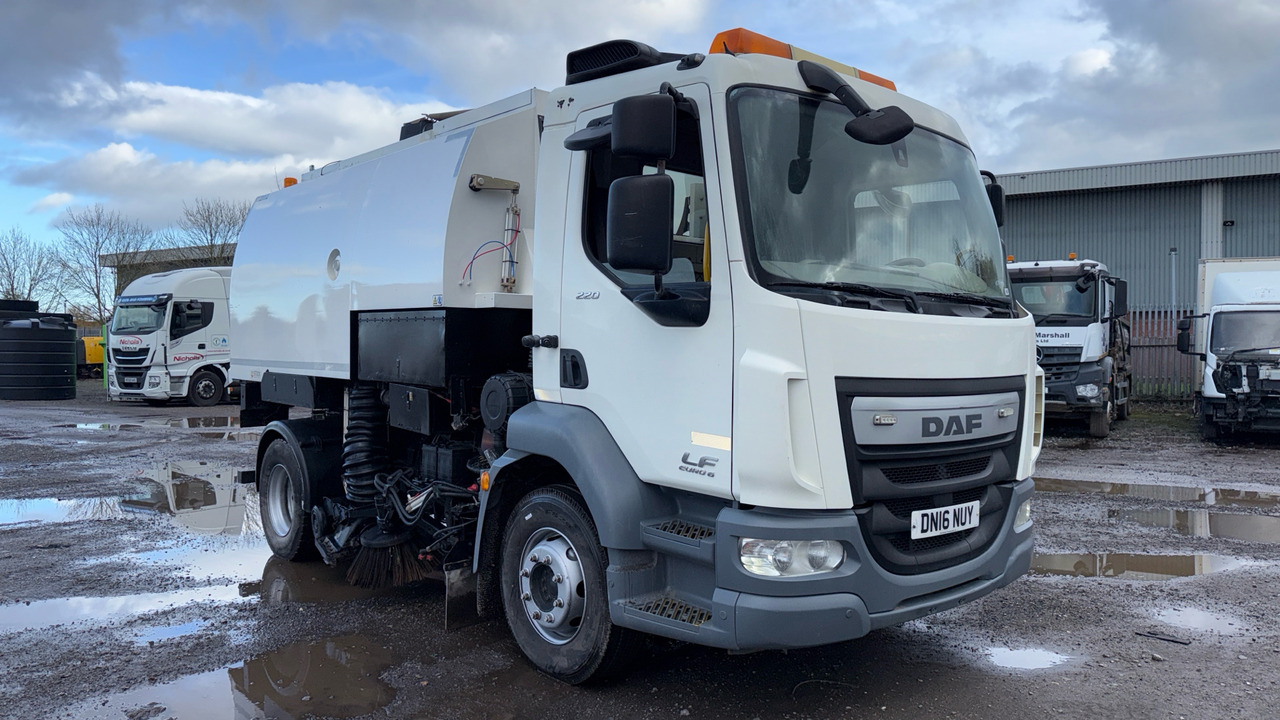 DAF LF 220 - Подметально-уборочная машина: фото 1 DAF LF 220 - Подметально-уборочная машина: фото 1