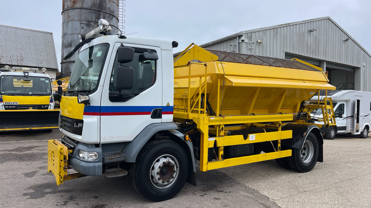 DAF LF 55.220 - Снегоуборочная машина: фото 2 DAF LF 55.220 - Снегоуборочная машина: фото 2