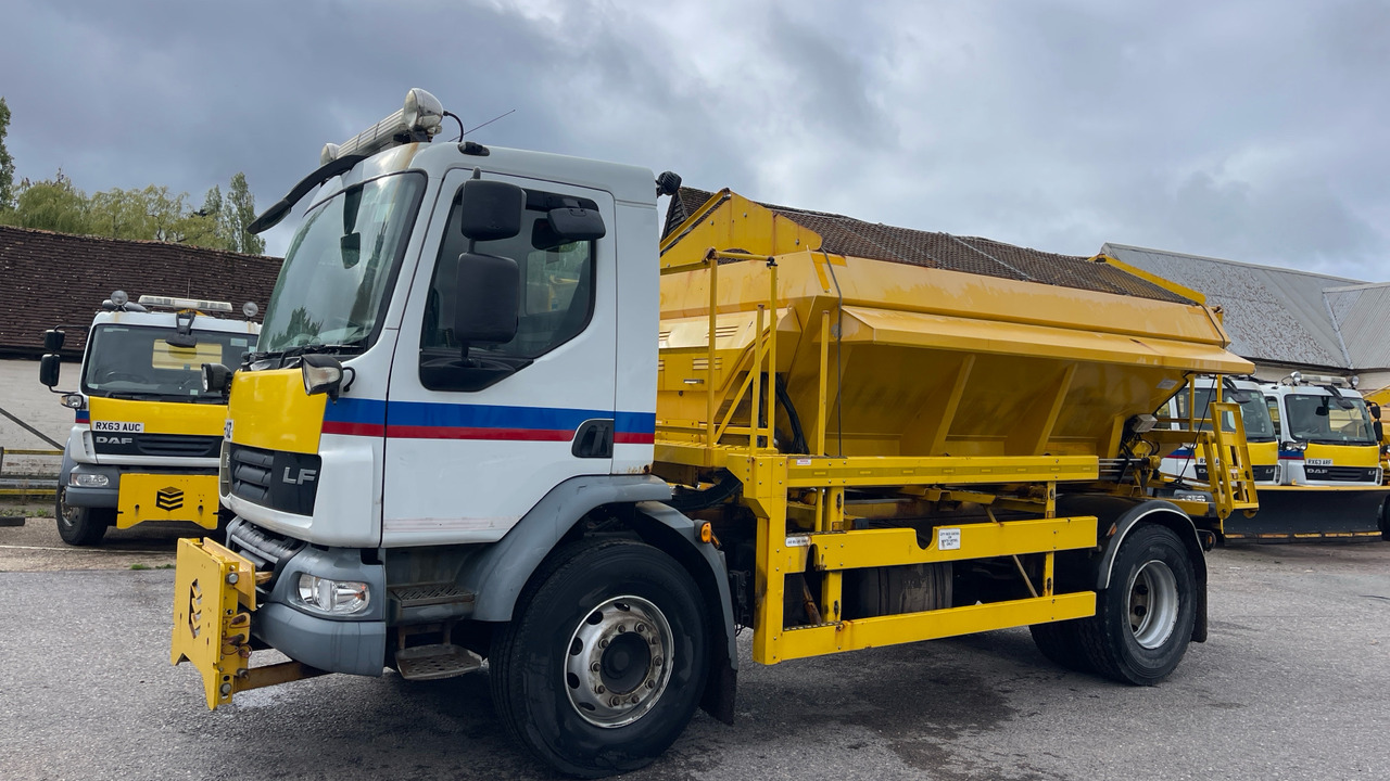 DAF LF 55.220 - Снегоуборочная машина: фото 2 DAF LF 55.220 - Снегоуборочная машина: фото 2