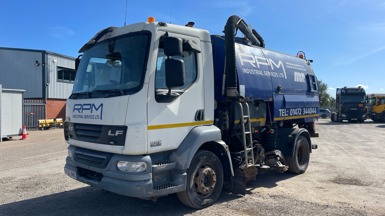 DAF LF 55.220 - Подметально-уборочная машина: фото 2 DAF LF 55.220 - Подметально-уборочная машина: фото 2
