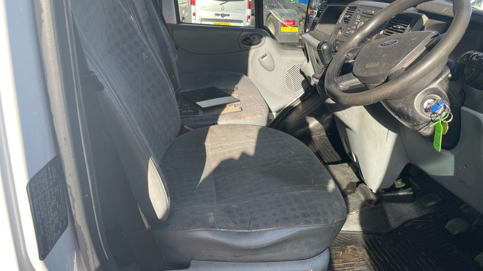 FORD TRANSIT T300 2.2 TDCI 85PS - Цельнометаллический фургон: фото 5 FORD TRANSIT T300 2.2 TDCI 85PS - Цельнометаллический фургон: фото 5