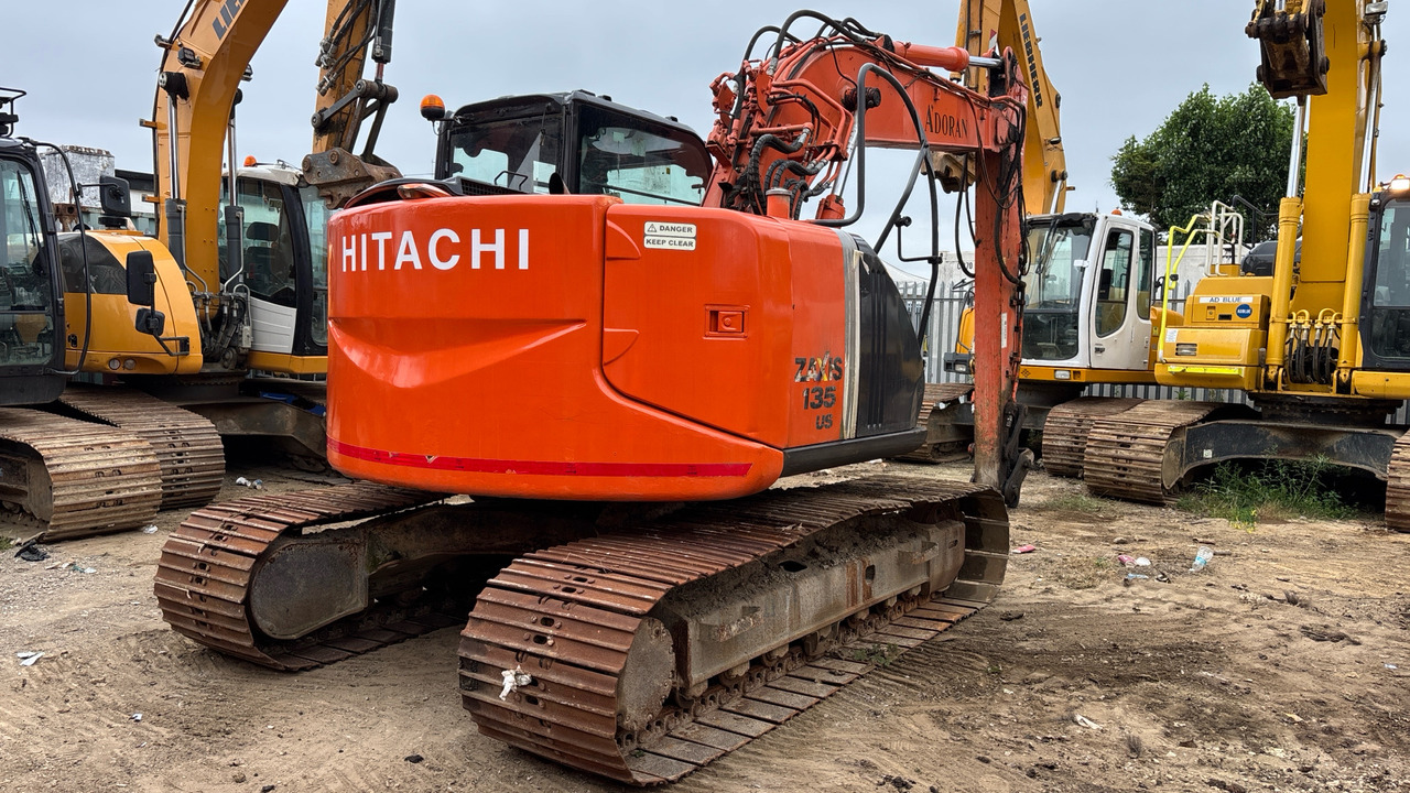 Гусеничный экскаватор HITATCHI ZX135 US-3: фото 6