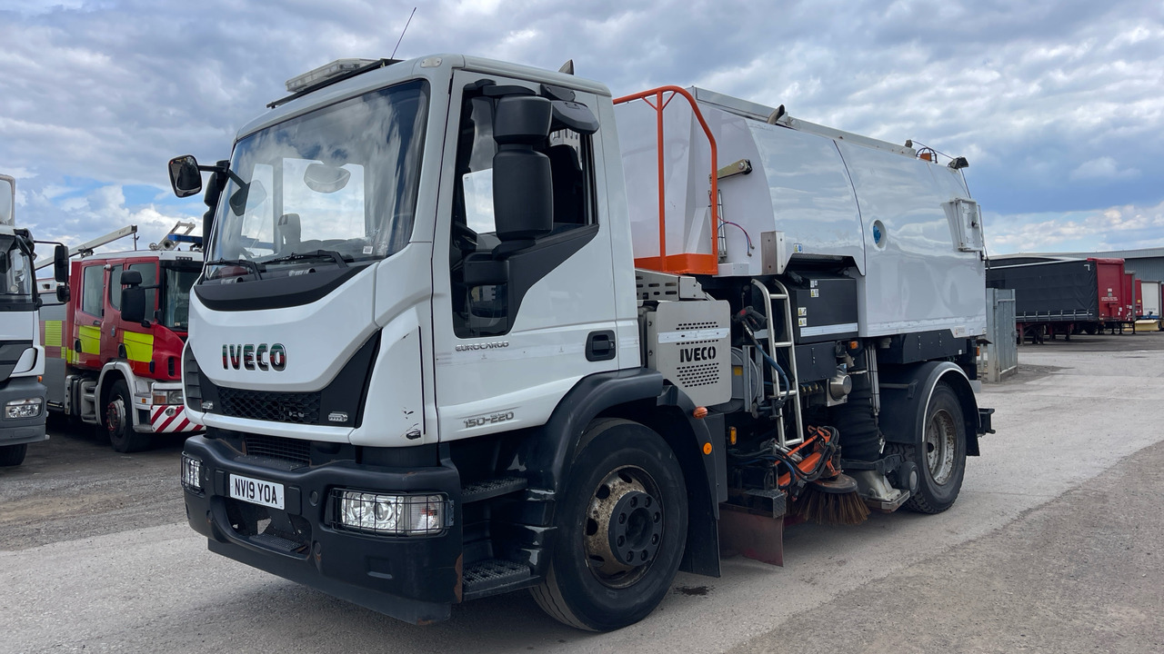 IVECO EUROCARGO 150-220 - Подметально-уборочная машина: фото 2 IVECO EUROCARGO 150-220 - Подметально-уборочная машина: фото 2