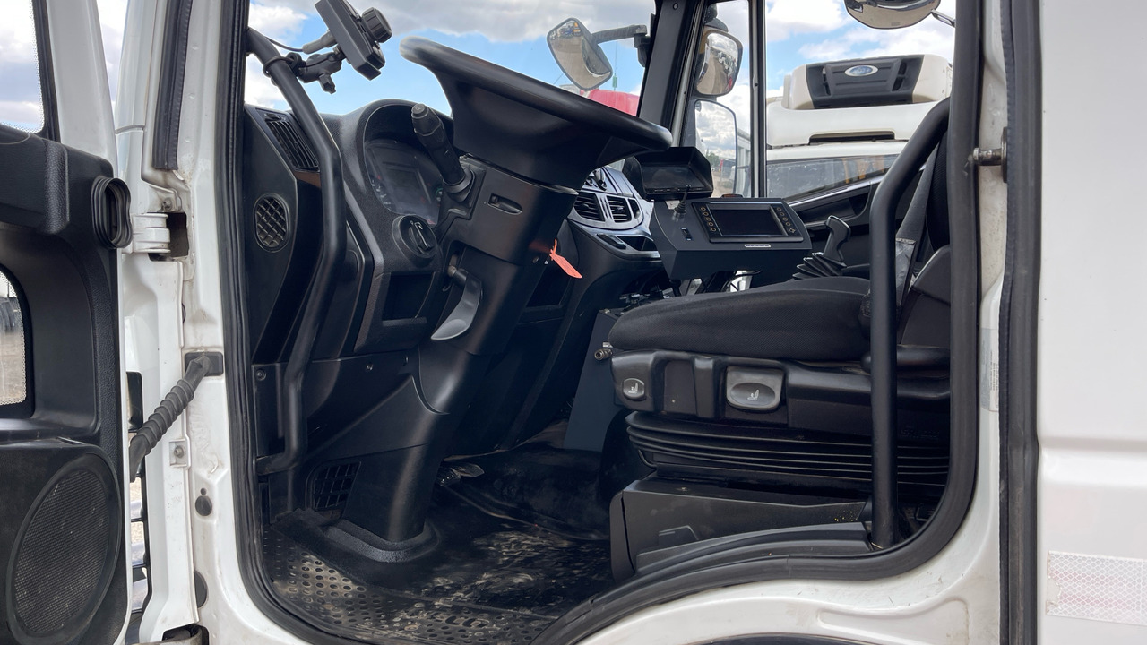IVECO EUROCARGO 150-220 - Подметально-уборочная машина: фото 5 IVECO EUROCARGO 150-220 - Подметально-уборочная машина: фото 5