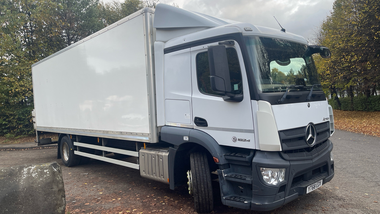 MERCEDES-BENZ ACTROS 1824 - Грузовик с закрытым кузовом: фото 1 MERCEDES-BENZ ACTROS 1824 - Грузовик с закрытым кузовом: фото 1