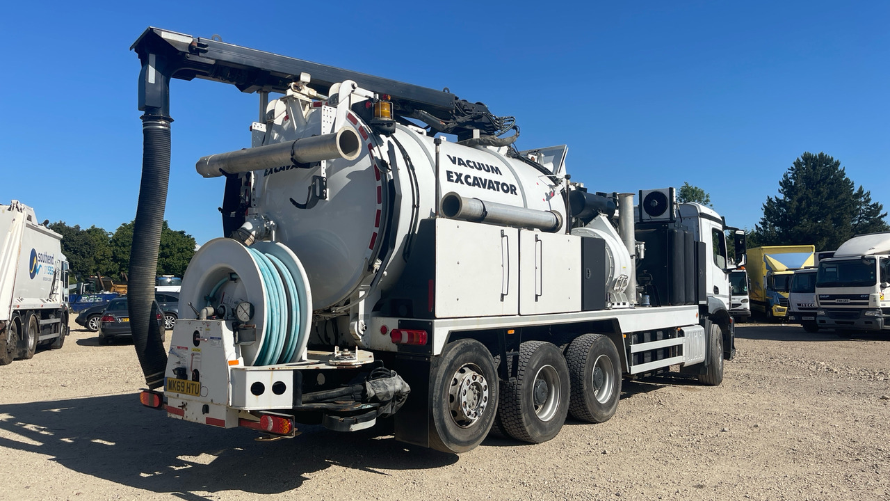 Mercedes-Benz Arocs 3243 - Ассенизатор: фото 4 Mercedes-Benz Arocs 3243 - Ассенизатор: фото 4