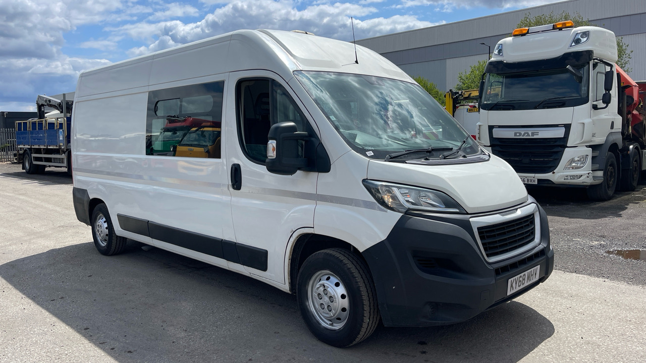 PEUGEOT BOXER 335 2.0 BLUEHDI PROFESSIONAL 130PS - Грузопассажирский фургон: фото 1 PEUGEOT BOXER 335 2.0 BLUEHDI PROFESSIONAL 130PS - Грузопассажирский фургон: фото 1