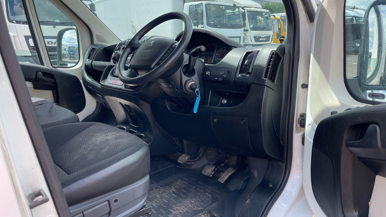 PEUGEOT BOXER 335 2.0 BLUEHDI PROFESSIONAL 130PS - Грузопассажирский фургон: фото 5 PEUGEOT BOXER 335 2.0 BLUEHDI PROFESSIONAL 130PS - Грузопассажирский фургон: фото 5