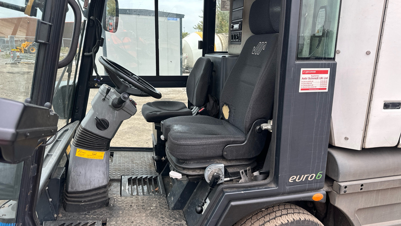 SCHMIDT SWINGO 200 - Подметально-уборочная машина: фото 5 SCHMIDT SWINGO 200 - Подметально-уборочная машина: фото 5