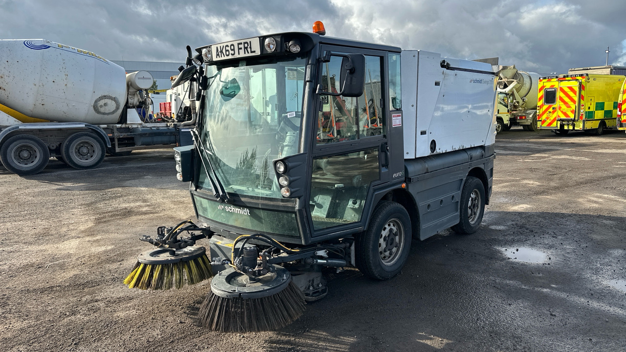 SCHMIDT SWINGO 200 - Подметально-уборочная машина: фото 2 SCHMIDT SWINGO 200 - Подметально-уборочная машина: фото 2