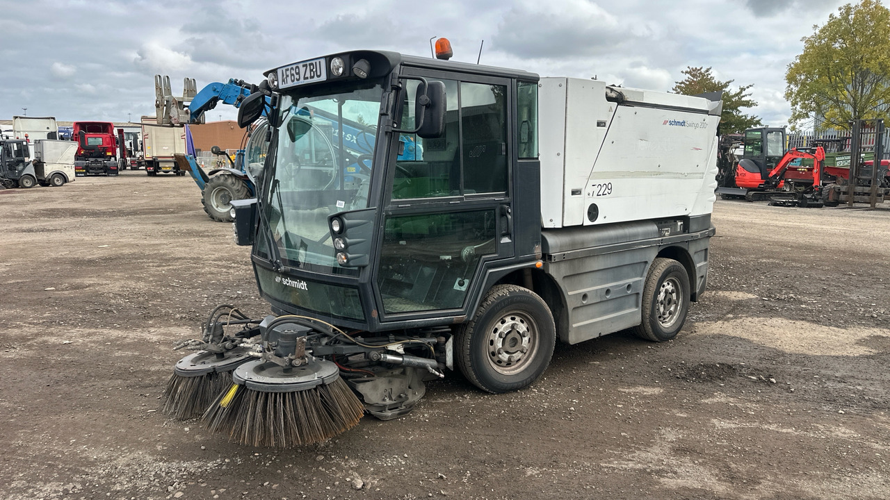 SCHMIDT SWINGO 200 - Подметально-уборочная машина: фото 2 SCHMIDT SWINGO 200 - Подметально-уборочная машина: фото 2