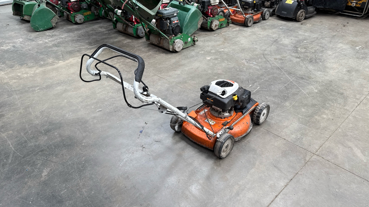STIHL RM4 RTP - Строительное оборудование: фото 1 STIHL RM4 RTP - Строительное оборудование: фото 1