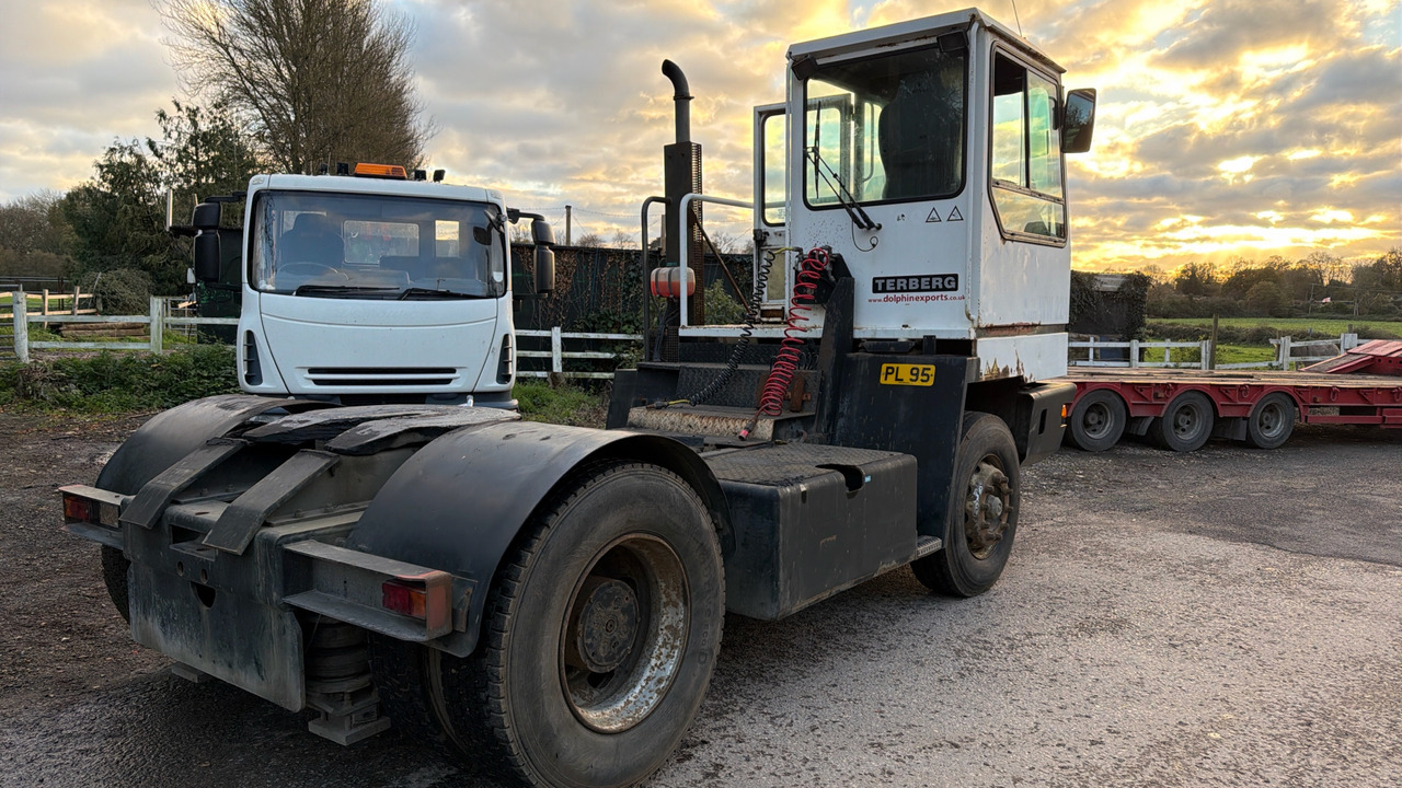 TERBERG YT180 - Терминальный тягач: фото 3 TERBERG YT180 - Терминальный тягач: фото 3