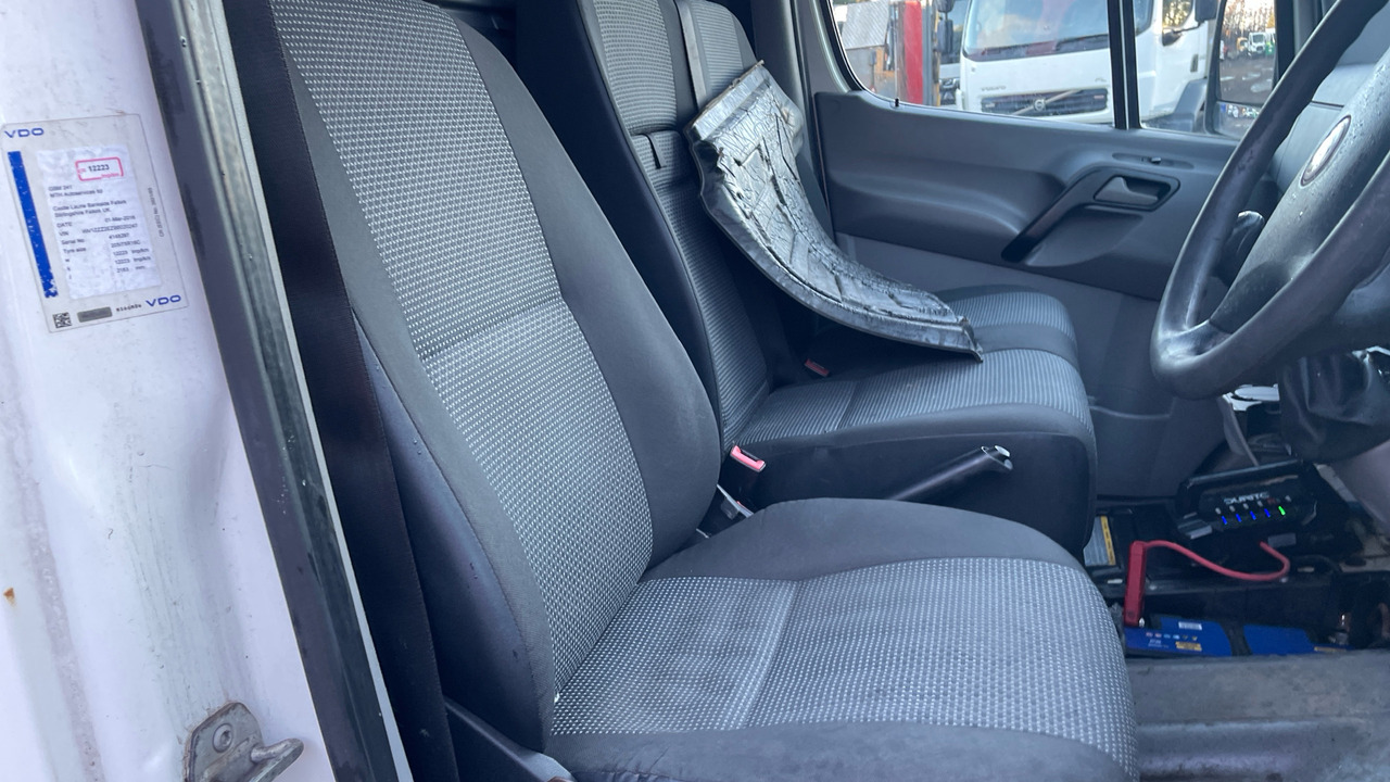 VOLKSWAGEN CRAFTER CR50 PLUS 2.5 TDI - Цельнометаллический фургон: фото 5 VOLKSWAGEN CRAFTER CR50 PLUS 2.5 TDI - Цельнометаллический фургон: фото 5