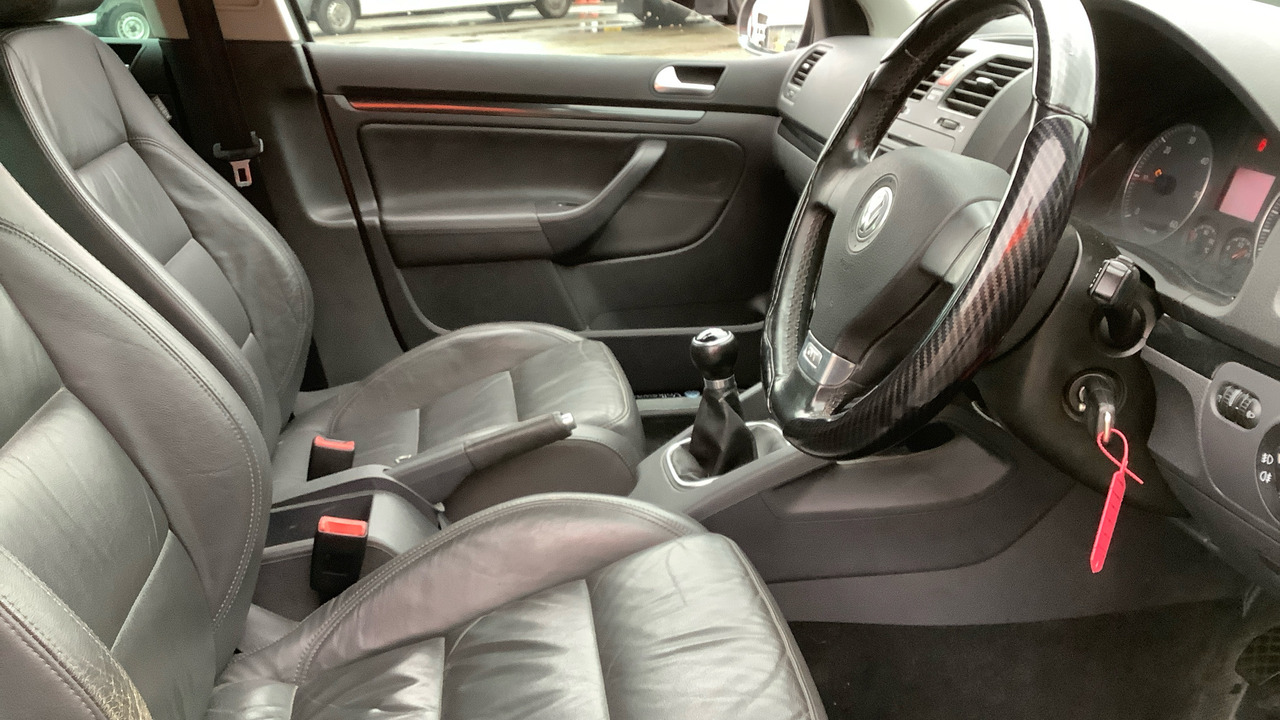 VOLKSWAGEN GOLF GT 2.0 TDI 140PS - Хэтчбек: фото 5 VOLKSWAGEN GOLF GT 2.0 TDI 140PS - Хэтчбек: фото 5