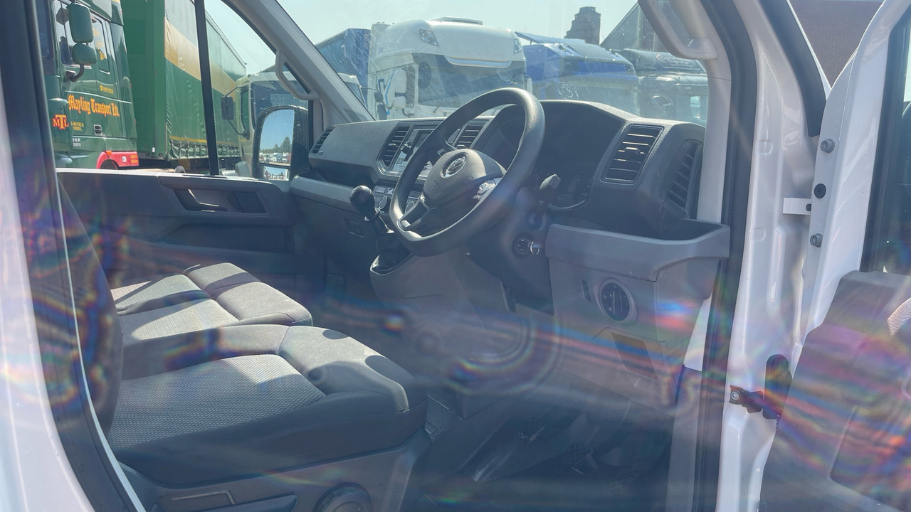 Volkswagen Crafter CR35 COMMERCE PLUS 2.0 TDI 140PS - Цельнометаллический фургон: фото 5 Volkswagen Crafter CR35 COMMERCE PLUS 2.0 TDI 140PS - Цельнометаллический фургон: фото 5