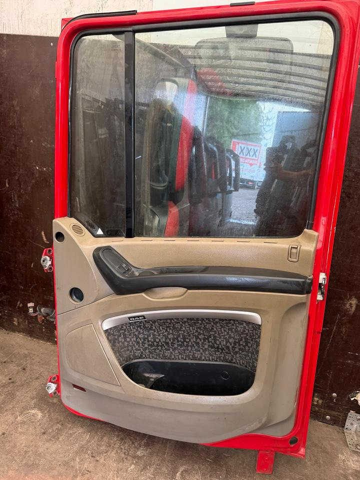 DAF XF 105,460 Beifahrertür Rot Spiegel Innenverkleidung LN 46 - Дверь и запчасти для Грузовиков: фото 3 DAF XF 105,460 Beifahrertür Rot Spiegel Innenverkleidung LN 46 - Дверь и запчасти для Грузовиков: фото 3