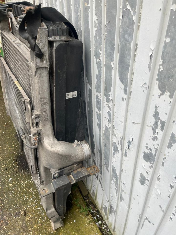 IVECO Stralis Kühlerpaket Wasserkühler Radiator Kühler 41214781 - Радиатор для Грузовиков: фото 2 IVECO Stralis Kühlerpaket Wasserkühler Radiator Kühler 41214781 - Радиатор для Грузовиков: фото 2