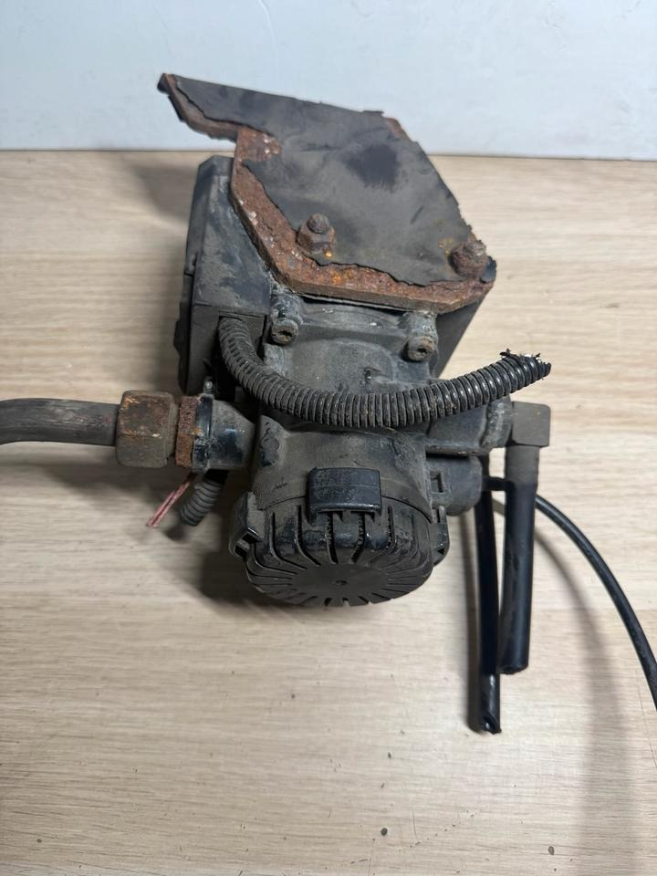 MAN KNORR-BREMSE EBS Ventil K000913 81.52106.6041 - Клапан для Грузовиков: фото 2 MAN KNORR-BREMSE EBS Ventil K000913 81.52106.6041 - Клапан для Грузовиков: фото 2