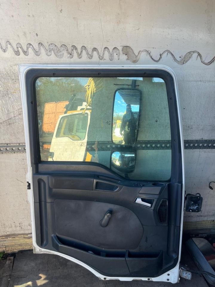 MAN TGL 12.240 Fahrertür, Tür links weiß mit Spiegel RN005 - Дверь и запчасти для Грузовиков: фото 2 MAN TGL 12.240 Fahrertür, Tür links weiß mit Spiegel RN005 - Дверь и запчасти для Грузовиков: фото 2