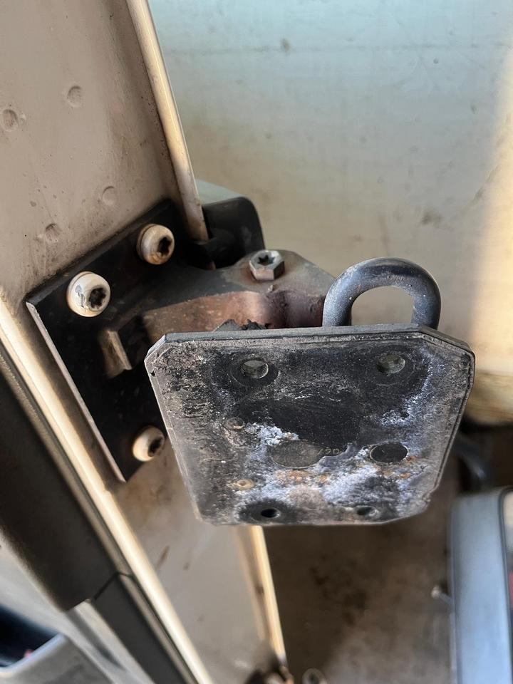 MAN TGL 12.240 Fahrertür, Tür links weiß mit Spiegel RN005 - Дверь и запчасти для Грузовиков: фото 3 MAN TGL 12.240 Fahrertür, Tür links weiß mit Spiegel RN005 - Дверь и запчасти для Грузовиков: фото 3