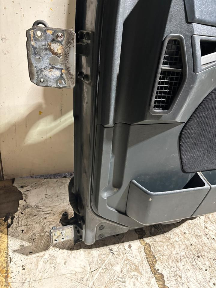 MAN TGL Beifahrertür,grau,Spiegel&Innenverkleidung LN 25 - Дверь и запчасти для Грузовиков: фото 4 MAN TGL Beifahrertür,grau,Spiegel&Innenverkleidung LN 25 - Дверь и запчасти для Грузовиков: фото 4