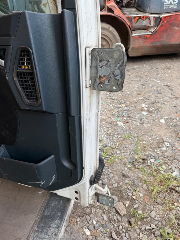 MAN TGL Fahrertür Weiß Spiegel Innenverkleidung - Дверь и запчасти для Грузовиков: фото 4 MAN TGL Fahrertür Weiß Spiegel Innenverkleidung - Дверь и запчасти для Грузовиков: фото 4