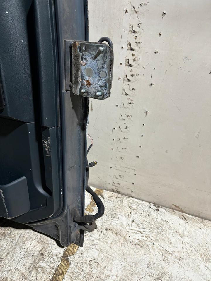 MAN TGL Fahrertür,grau Spiegel&Innenverkleidung Euro 5/6 LN 24 - Дверь и запчасти для Грузовиков: фото 4 MAN TGL Fahrertür,grau Spiegel&Innenverkleidung Euro 5/6 LN 24 - Дверь и запчасти для Грузовиков: фото 4