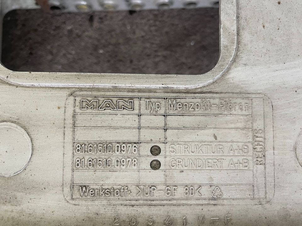 MAN TGX Einstieg Unten Rechts 81615100976 - Боковая подножка для Грузовиков: фото 3 MAN TGX Einstieg Unten Rechts 81615100976 - Боковая подножка для Грузовиков: фото 3