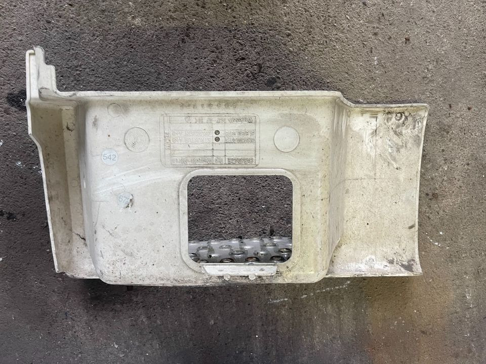 MAN TGX Einstieg Unten Rechts 81615100976 - Боковая подножка для Грузовиков: фото 2 MAN TGX Einstieg Unten Rechts 81615100976 - Боковая подножка для Грузовиков: фото 2
