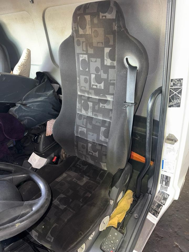 Mercedes Atego 3 Fahrersitz - Сиденье для Грузовиков: фото 1 Mercedes Atego 3 Fahrersitz - Сиденье для Грузовиков: фото 1