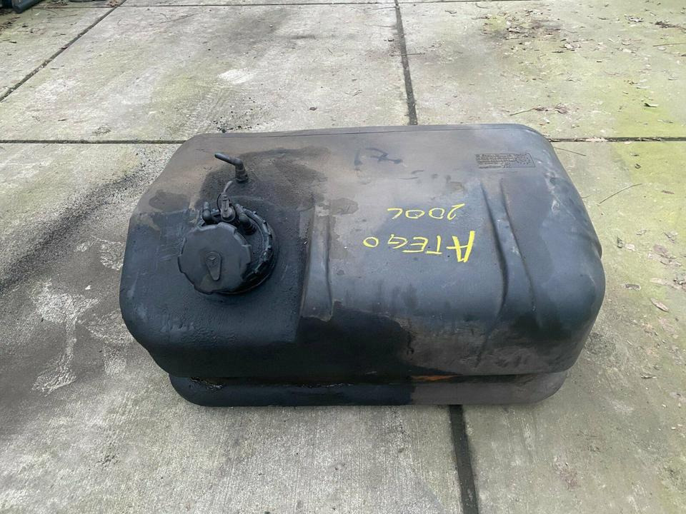 Mercedes Atego Tank Tankbehälter A 9704711501, A9704711201 - Топливный бак для Грузовиков: фото 1 Mercedes Atego Tank Tankbehälter A 9704711501, A9704711201 - Топливный бак для Грузовиков: фото 1