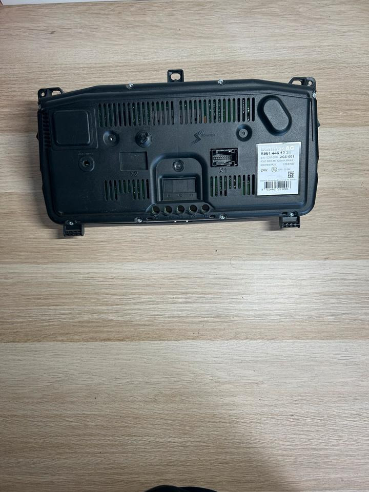 Mercedes Benz Actros MP4 Kombiinstrument/ Tacho A9614461221 - Приборная панель для Грузовиков: фото 3 Mercedes Benz Actros MP4 Kombiinstrument/ Tacho A9614461221 - Приборная панель для Грузовиков: фото 3