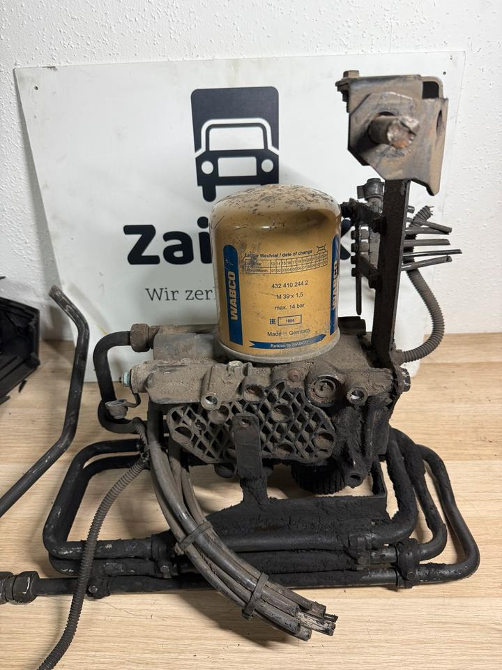 Mercedes KNORR-BREMSE Lufttrockner A0014460464 K078213 - Принадлежность тормозной системы для Грузовиков: фото 1 Mercedes KNORR-BREMSE Lufttrockner A0014460464 K078213 - Принадлежность тормозной системы для Грузовиков: фото 1