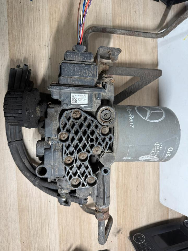 Mercedes KNORR-BREMSE Lufttrockner A0014461764 K102143 - Принадлежность тормозной системы для Грузовиков: фото 3 Mercedes KNORR-BREMSE Lufttrockner A0014461764 K102143 - Принадлежность тормозной системы для Грузовиков: фото 3