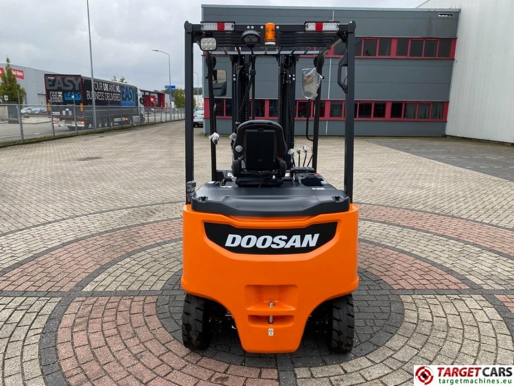 Doosan B35X-7 Plus Electric Forklift 3.5T Triplex-482cm - Электропогрузчик: фото 5 Doosan B35X-7 Plus Electric Forklift 3.5T Triplex-482cm - Электропогрузчик: фото 5