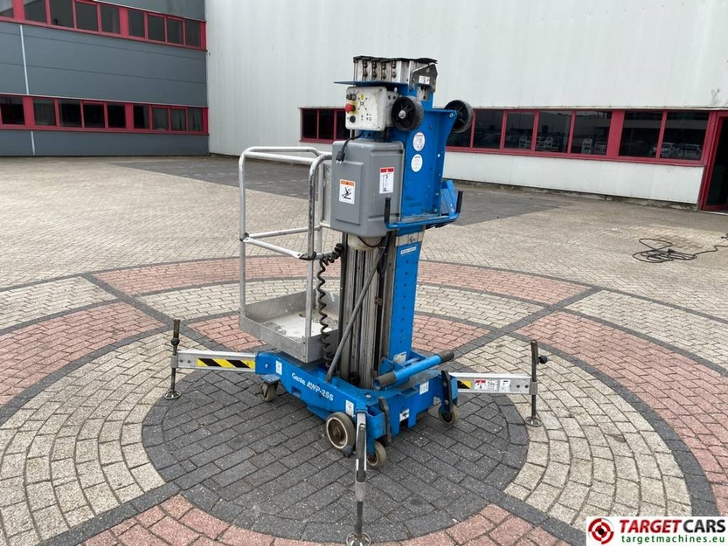 Genie AWP-25S Electric AC Vertical Mast Work Lift 950cm - Вертикальный мачтовый подъемник: фото 4 Genie AWP-25S Electric AC Vertical Mast Work Lift 950cm - Вертикальный мачтовый подъемник: фото 4