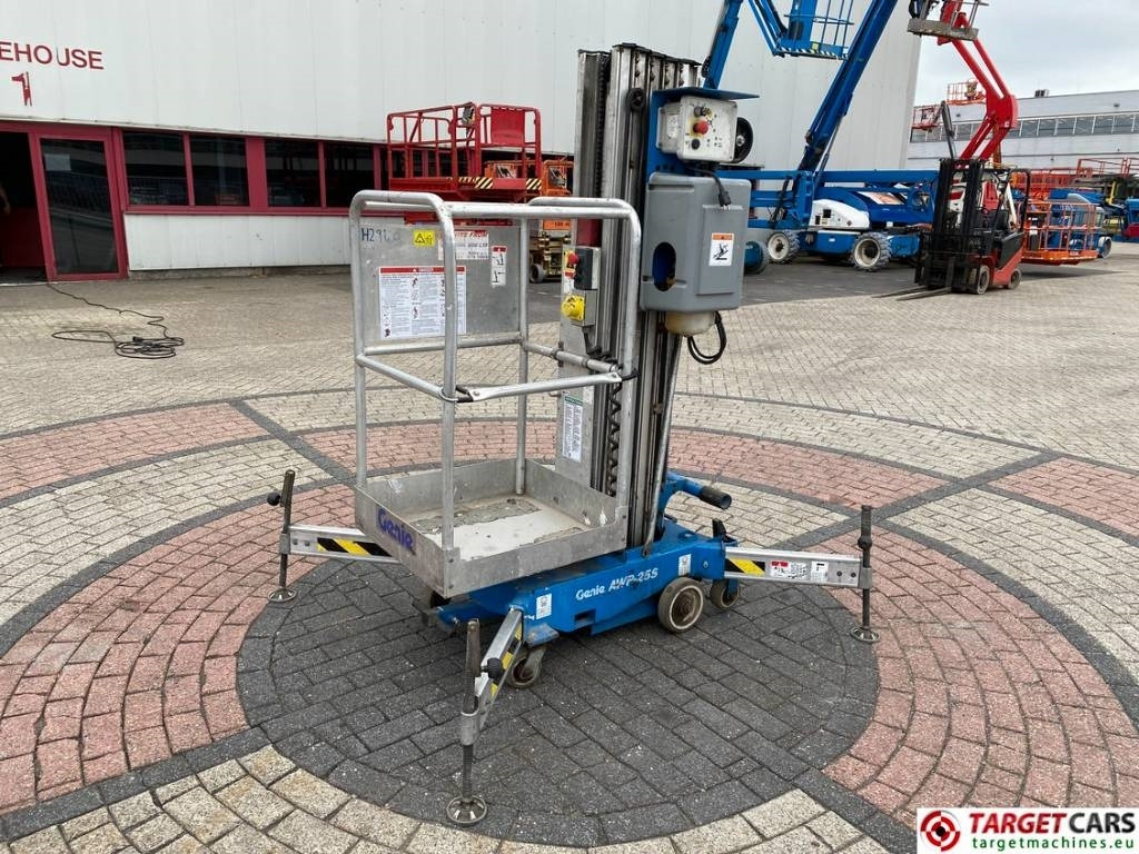 Genie AWP-25S Electric AC Vertical Mast Work Lift 950cm - Вертикальный мачтовый подъемник: фото 1 Genie AWP-25S Electric AC Vertical Mast Work Lift 950cm - Вертикальный мачтовый подъемник: фото 1