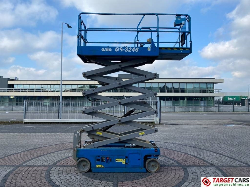 Genie GS-3246 Electric Scissor Work Lift 1175cm - Ножничный подъемник: фото 5 Genie GS-3246 Electric Scissor Work Lift 1175cm - Ножничный подъемник: фото 5