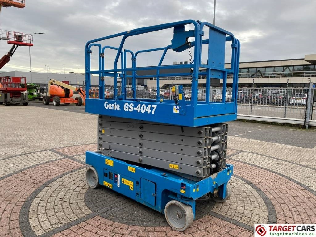 Genie GS-4047 Electric GS4047 Scissor Work Lift 1389cm - Ножничный подъемник: фото 2 Genie GS-4047 Electric GS4047 Scissor Work Lift 1389cm - Ножничный подъемник: фото 2