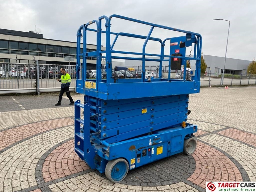 Genie GS-4047 Electric Scissor Work Lift 1389cm  - Ножничный подъемник: фото 3 Genie GS-4047 Electric Scissor Work Lift 1389cm  - Ножничный подъемник: фото 3