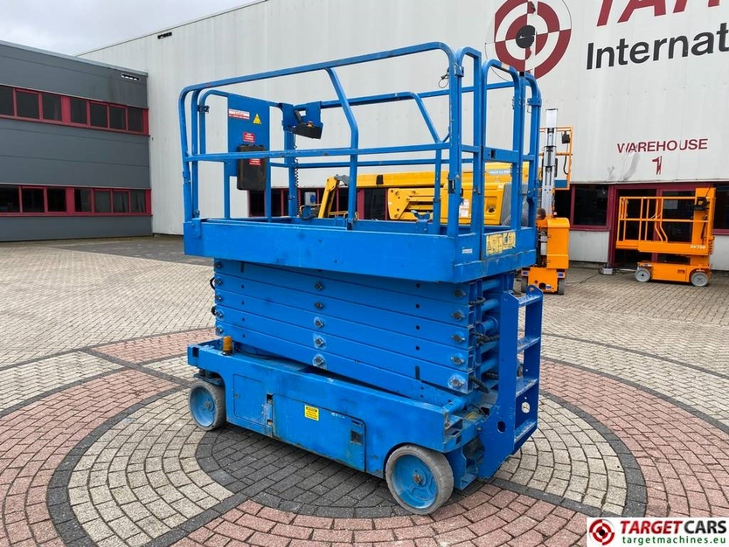 Genie GS-4047 Electric Scissor Work Lift 1389cm  - Ножничный подъемник: фото 4 Genie GS-4047 Electric Scissor Work Lift 1389cm  - Ножничный подъемник: фото 4