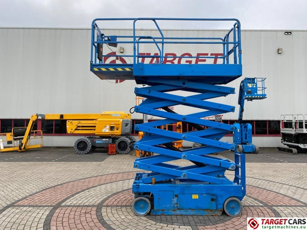 Genie GS-4047 Electric Scissor Work Lift 1389cm  - Ножничный подъемник: фото 5 Genie GS-4047 Electric Scissor Work Lift 1389cm  - Ножничный подъемник: фото 5